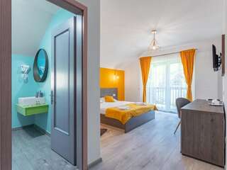 Гостевой дом HAPPY TIMES Бран Двухместный номер с 1 кроватью и собственной ванной комнатой-23