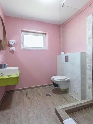 Гостевой дом HAPPY TIMES Бран Двухместный номер с 1 кроватью и собственной ванной комнатой-34